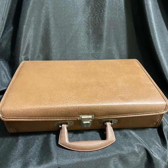 Cassette Case Storage Briefcase  Hold 30 Tapes Faux Brown Leather Vintage - Picture 3 of 13